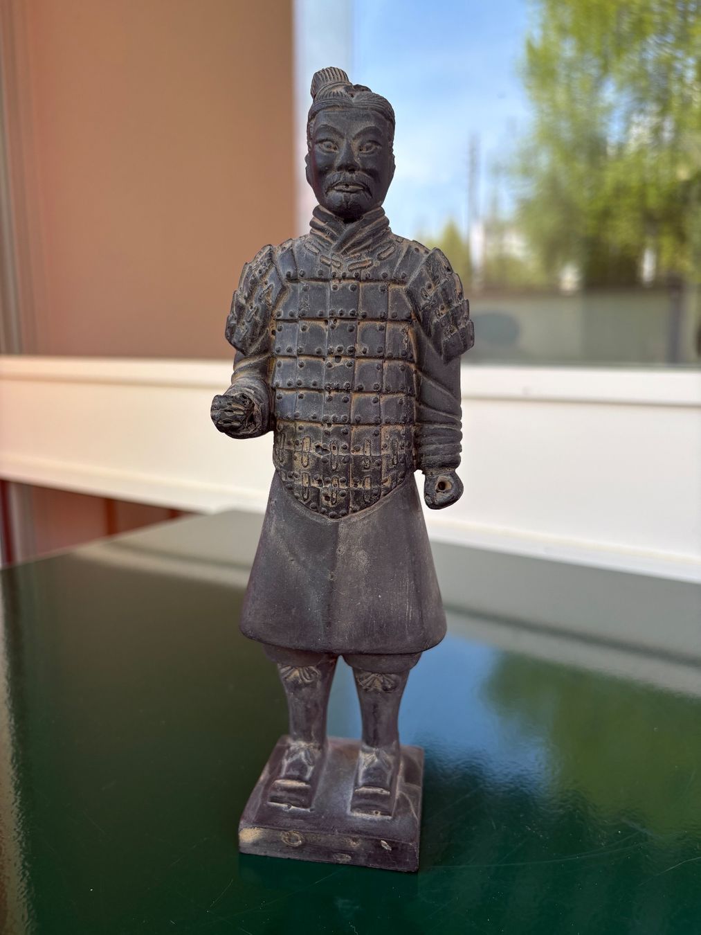 Statuette: Terrakotta-Figur (schwarz) – Usato da Thun venduto da mark81