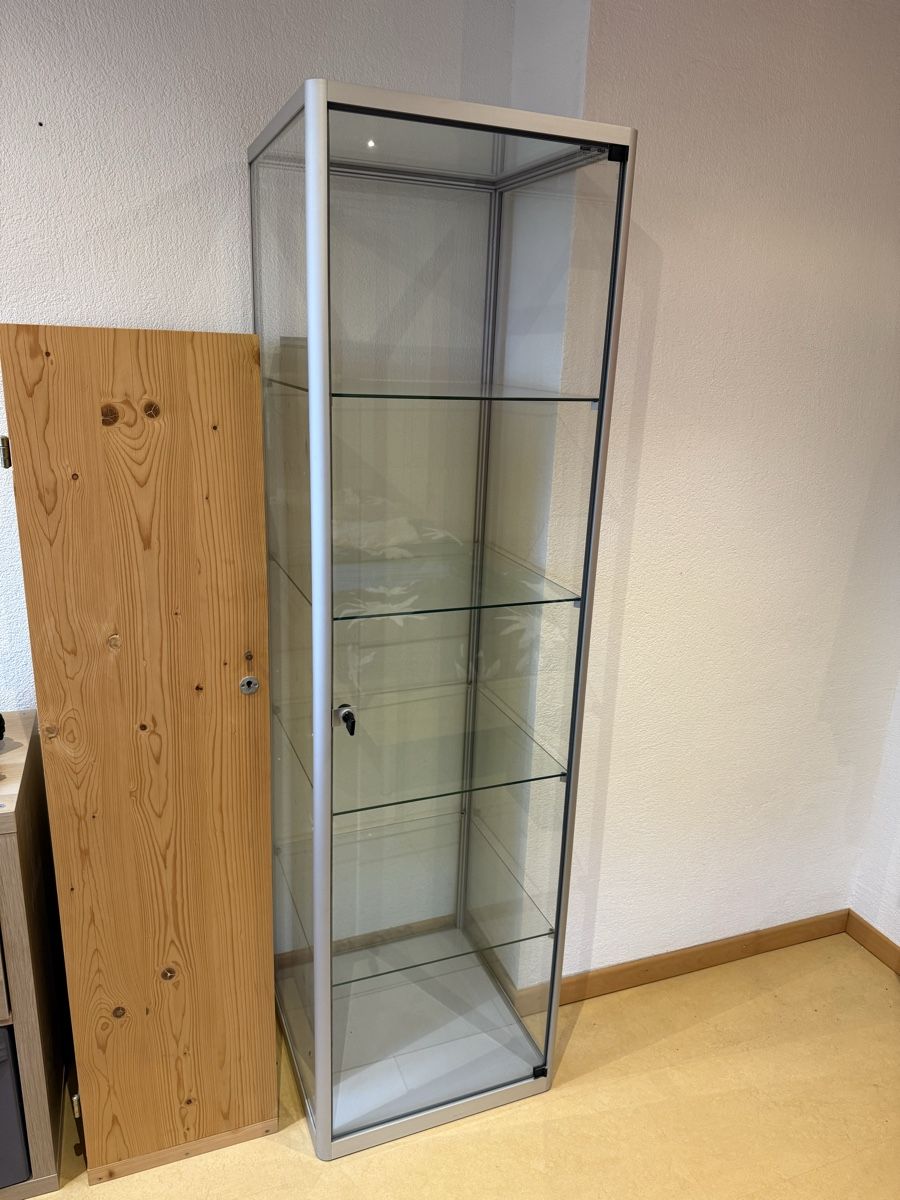 Vetrine: Glasvitrine inkl. 2x Schlüssel – Usato da Reisiswil venduto da uleibundgut