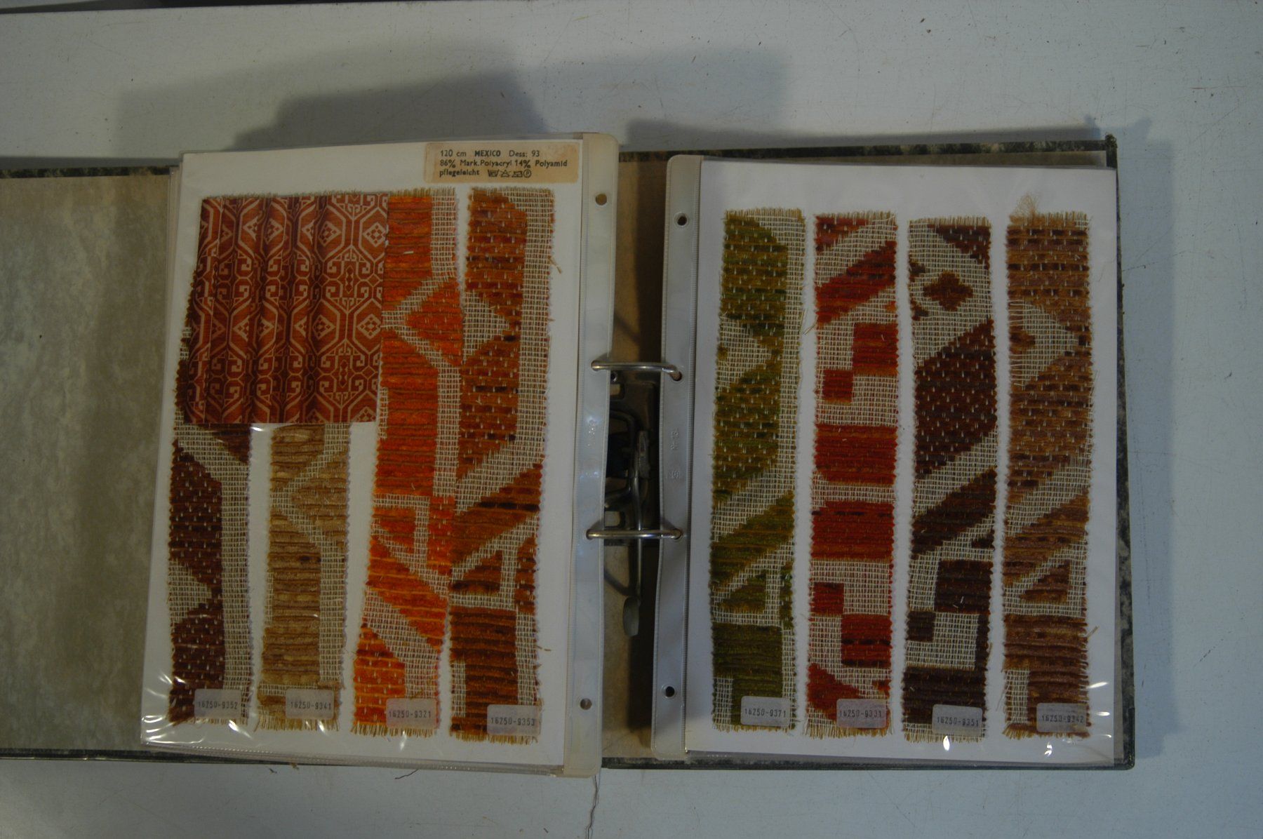 Raccoglitori: Stoffmusterbuch  Ordner A4 mit 25 Blättern um 1960 – Usato da Herisau venduto da Wisen 8