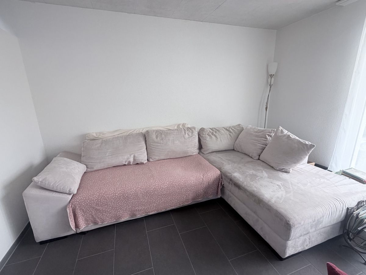 Sofas: Gratis Ecksofa hellbeige bis15.09 Abholung – D'occasion à Winterthur par josefarina 4
