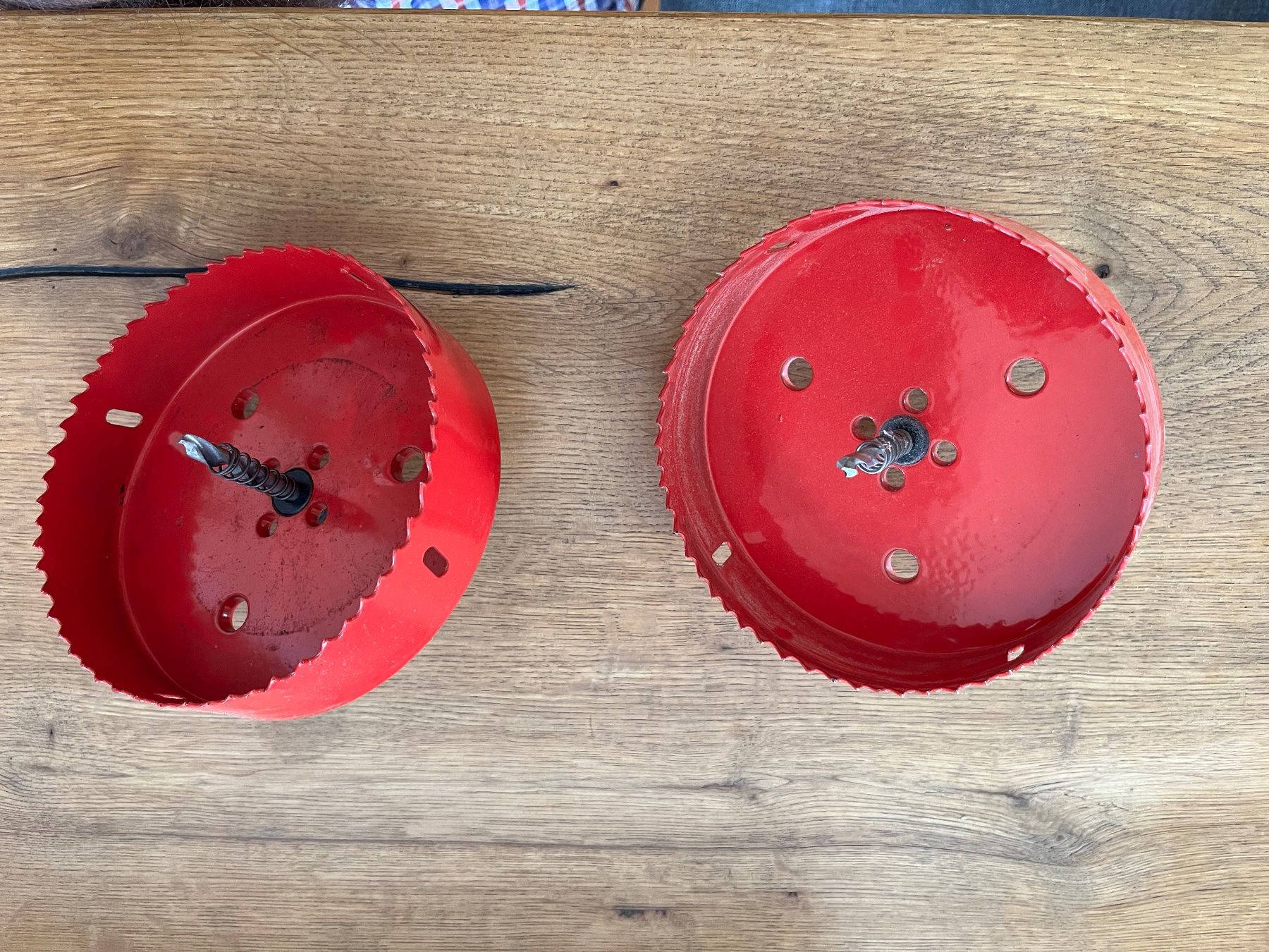 Tutti gli attrezzi: Lot de 2 scies cloches. – Usato da ARCONCIEL venduto da Ndoudou