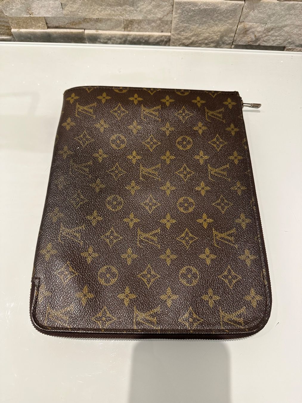 Louis Vuitton Astucci : Louis Vuitton Mappe - IPad - Nr. 937 – Usato da Hittnau venduto da LuxAndMore