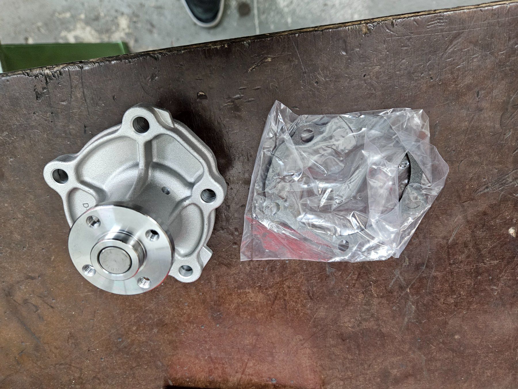 Suzuki Tutti pezzi di ricambio auto: Suzuki Wasserpumpe – Nuovo e nell'imballaggio originale da Winterthur venduto da ThomasVtec