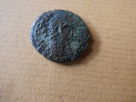 uralte Bronzemünze 17 mm     2.17 g