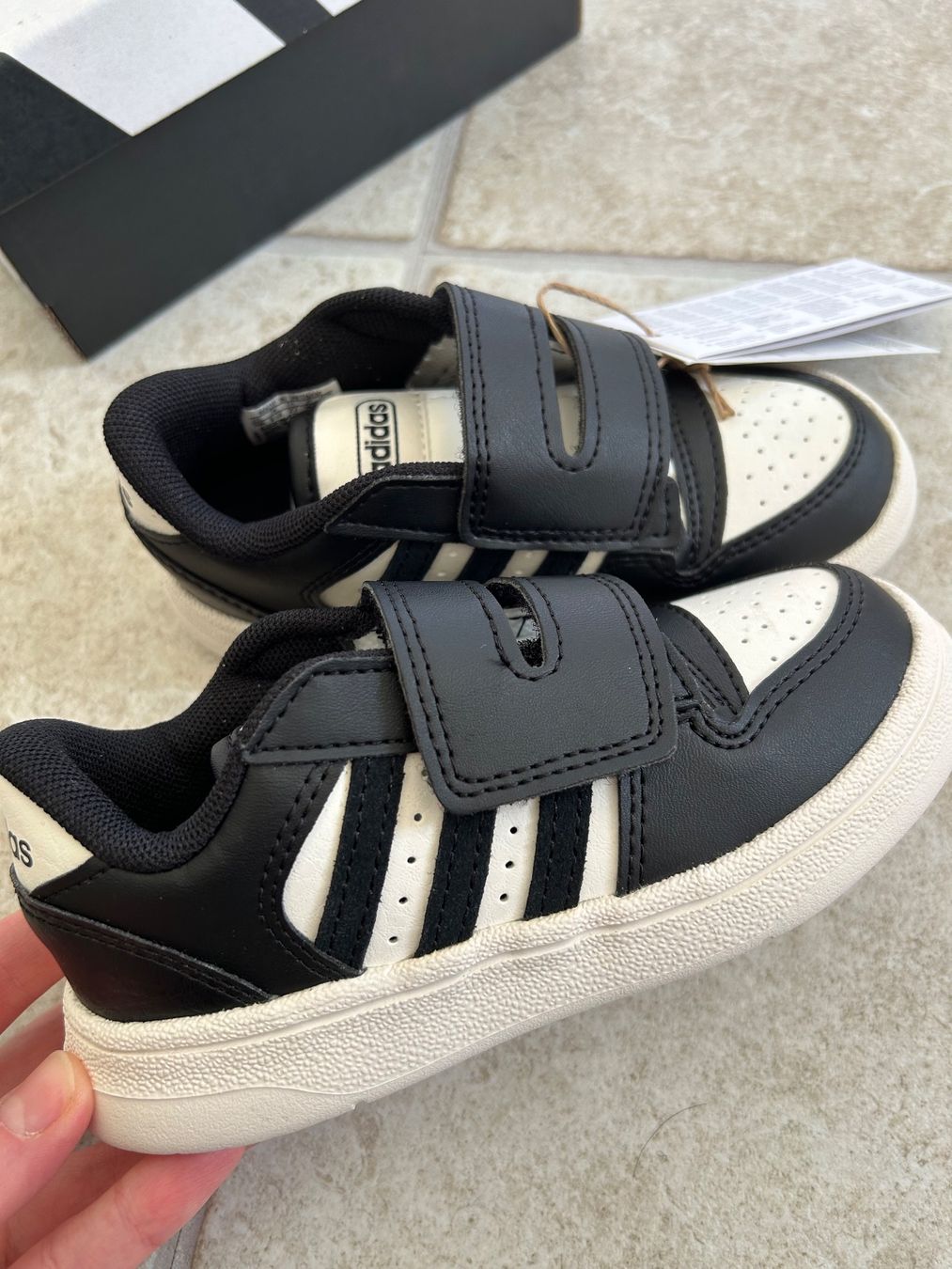 Adidas Scarpe per ragazzi: Baskets pour enfants adidas taille 27 – Nuovo e nell'imballaggio originale da Courroux venduto da Yermakova 1