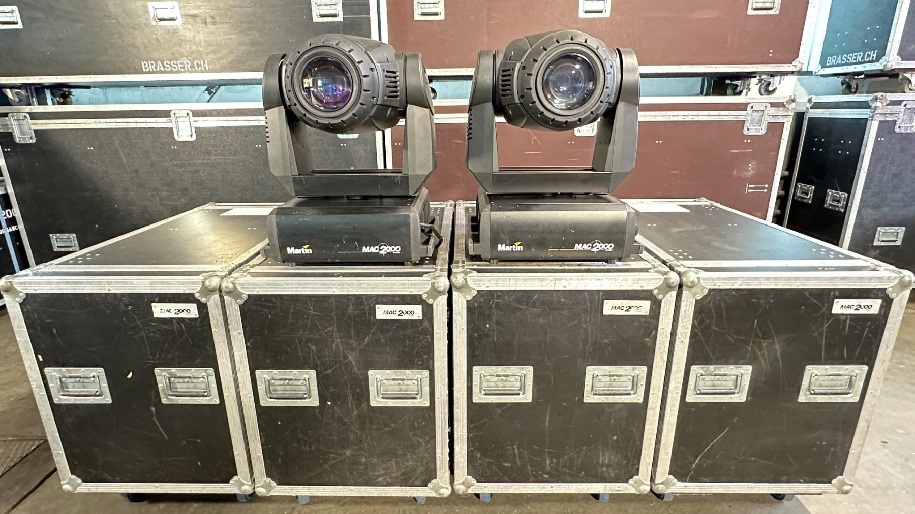 Martin Lampade: 8 Stück Martin MAC 2000 Profile Moving Heads – Usato da Zizers venduto da fiduciar 3