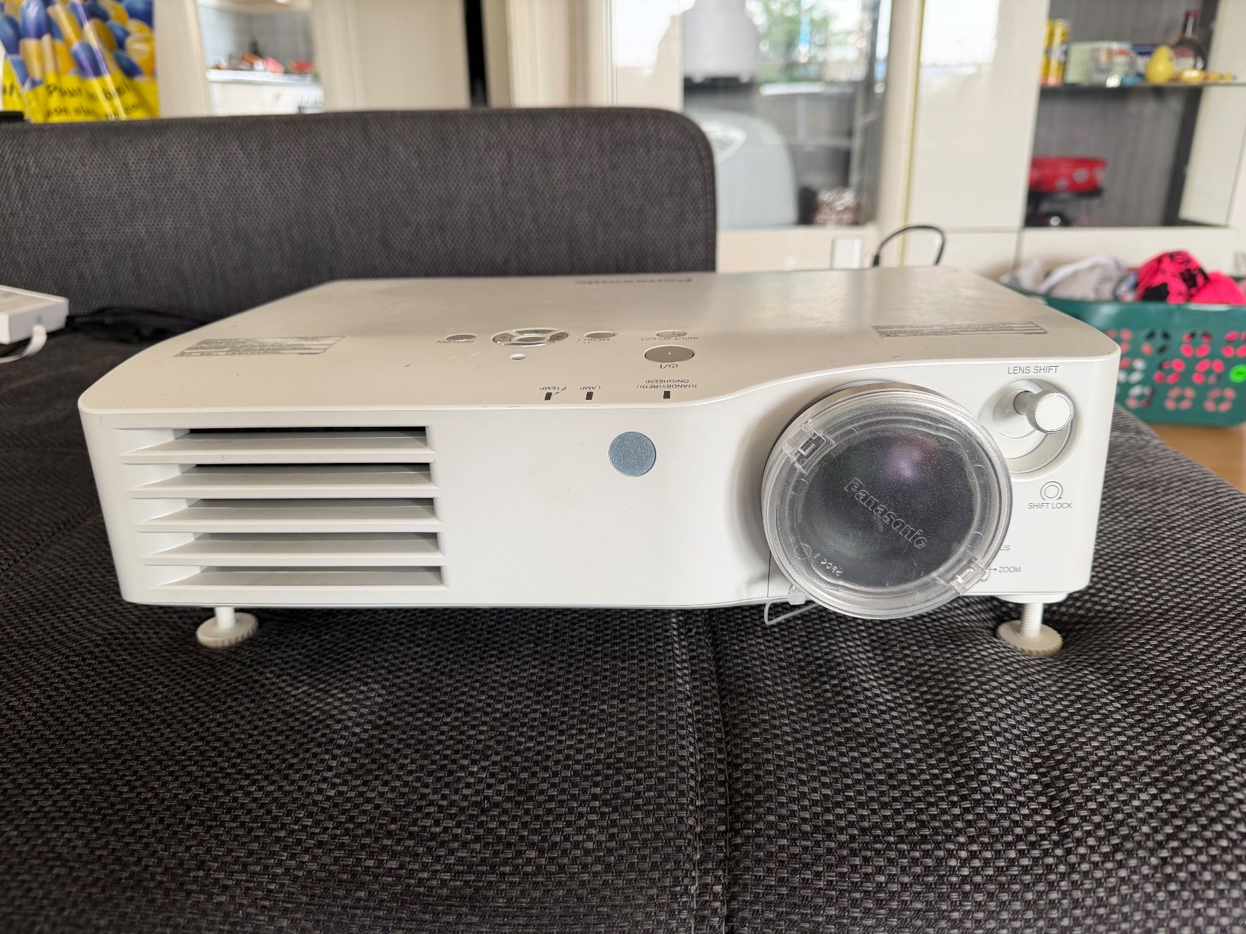 Panasonic Videoprojektoren: Panasonic Beamer PT-AX200E weiss gebraucht – Gebraucht aus Bülach von feuerwehrsanitaeter01