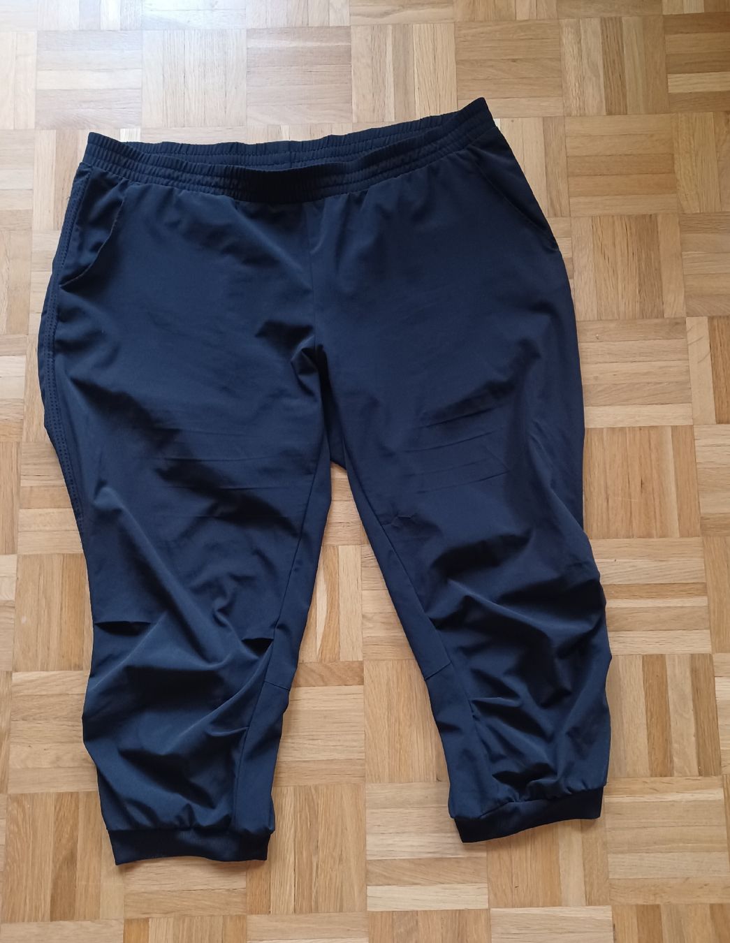 Pantaloni: Sporthose Capri Gr 44 – Usato da Zürich venduto da Miniskus
