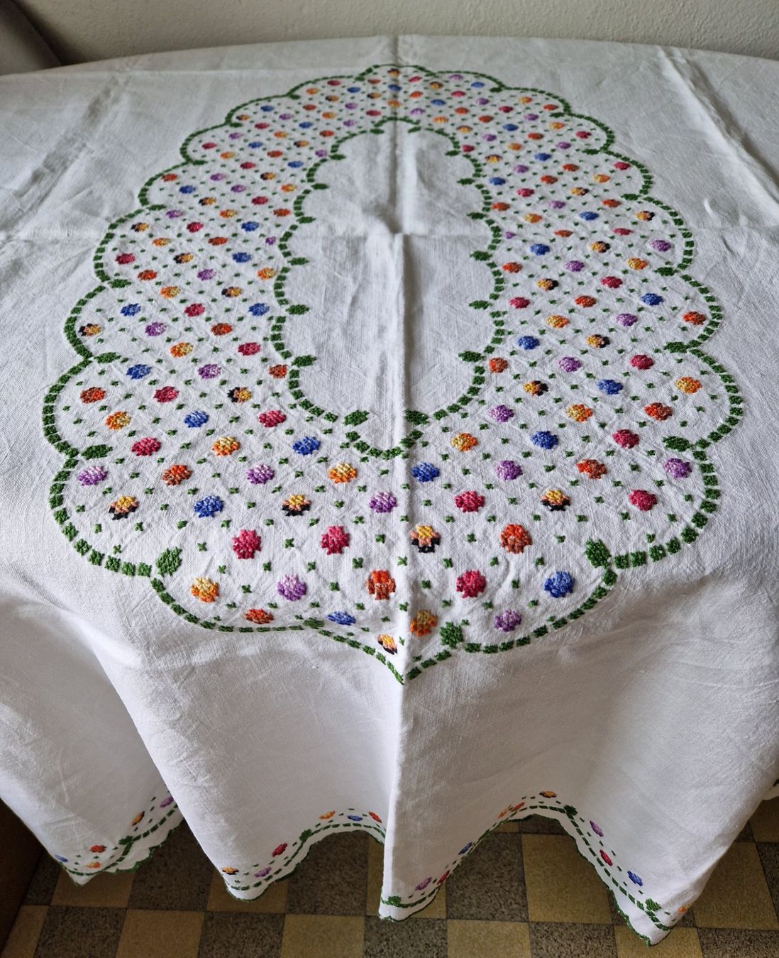 Altra biancheria da tavola: Handgestickte Tischdecke, Leinen,118x144cm – Nuovo (secondo la descrizione) da Bern venduto da Antikbatik