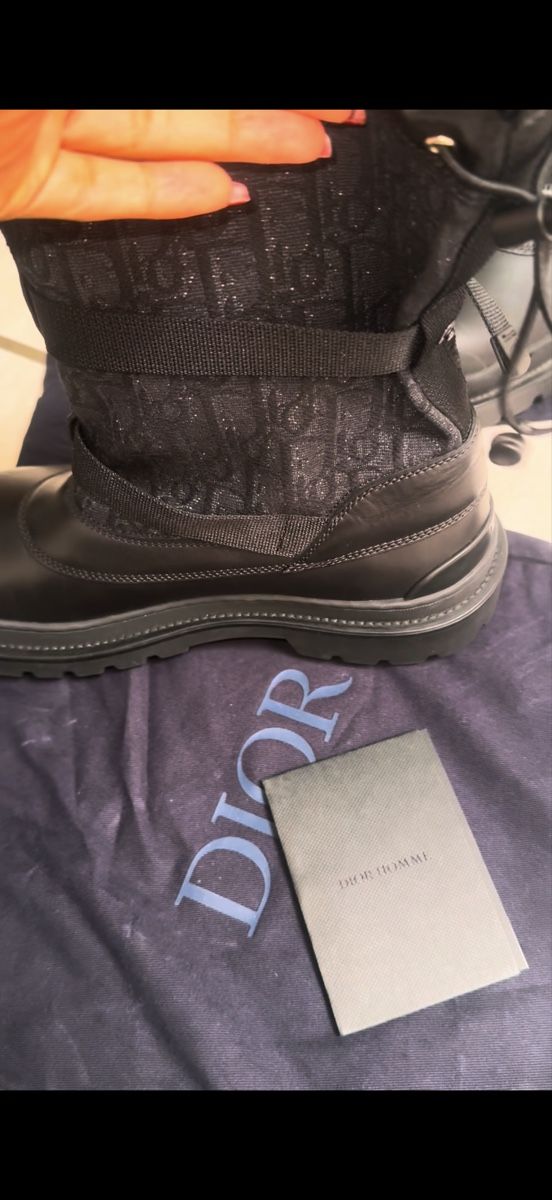 Dior Scarpe da uomo: Original Dior Explorer Boots Herren Schwarz Leder & Obli – Nuovo e nell'imballaggio originale da Binningen venduto da mik_2r9l 8