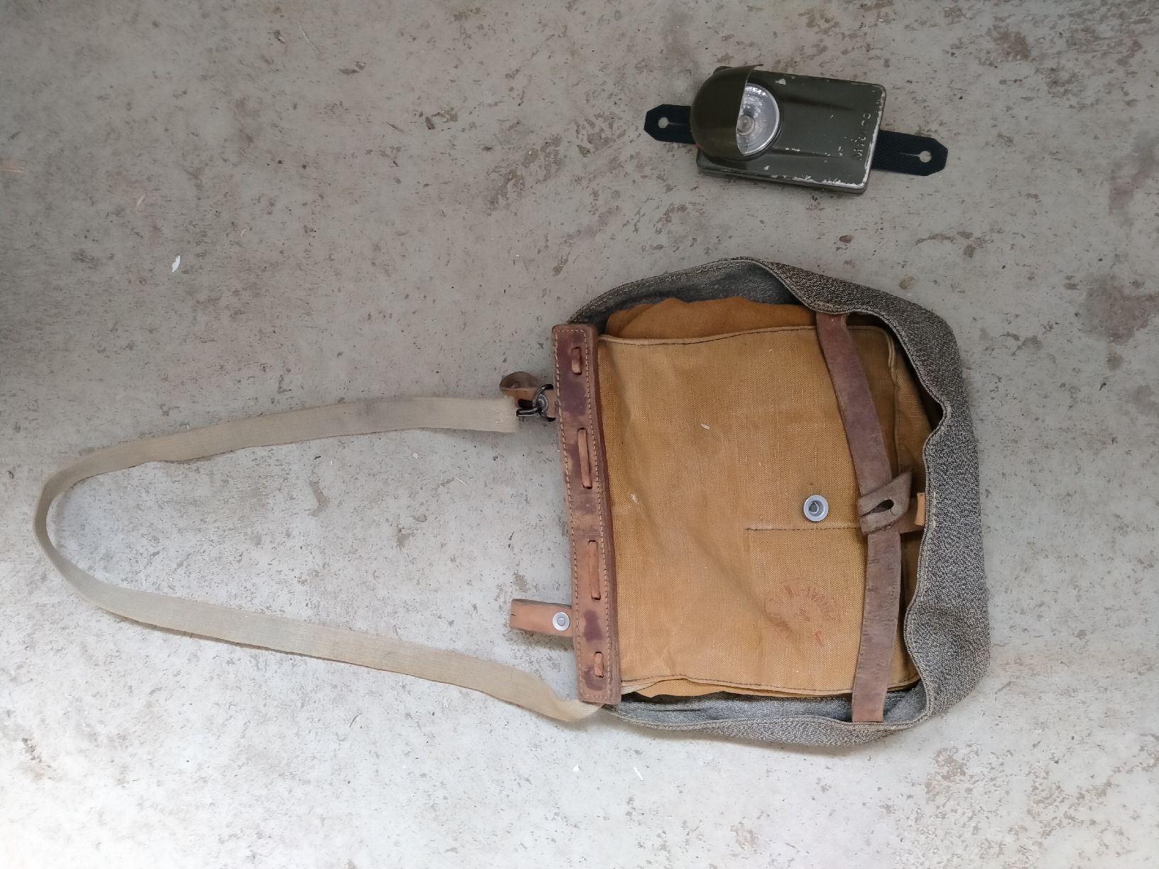 Schweizer Armee Borse: sac à pain + lampe armée suisse – Usato da Miège venduto da sorman 1