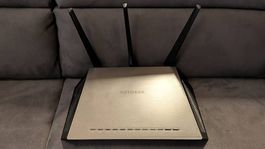 Netgear Nighthawk R7000 AC1900  WLAN Router (Modem)