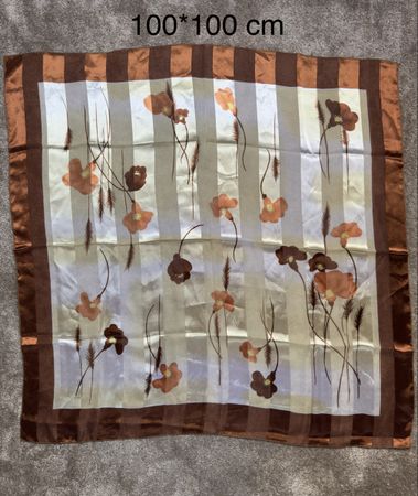 Foulard vintage en polyester 100 x 100 cm