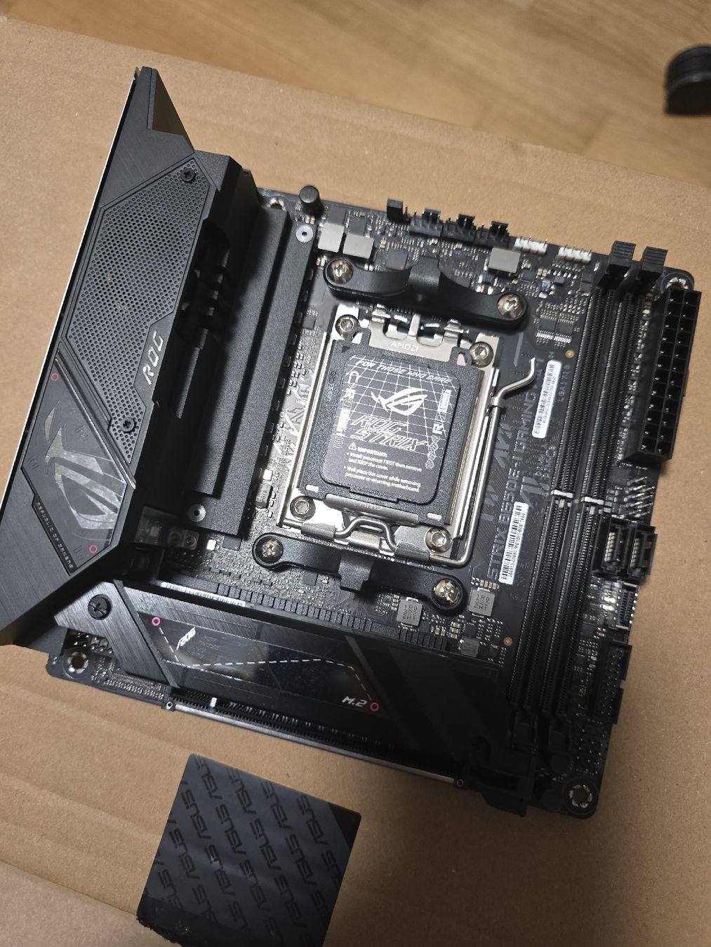 Asus Cartes mère: Carte mère ASUS ROG STRIX B650E-I GAMING Mini-ITX – D'occasion à Blonay par t0smo