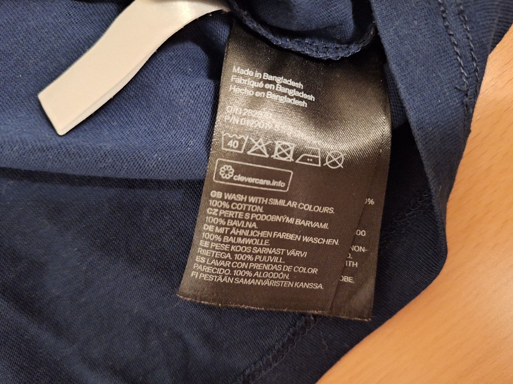 H&M Pullover & Sweatshirts: Langarmshirt von H&M in Gr. 122/128 – Gebraucht aus Oberrieden von smarties949 2