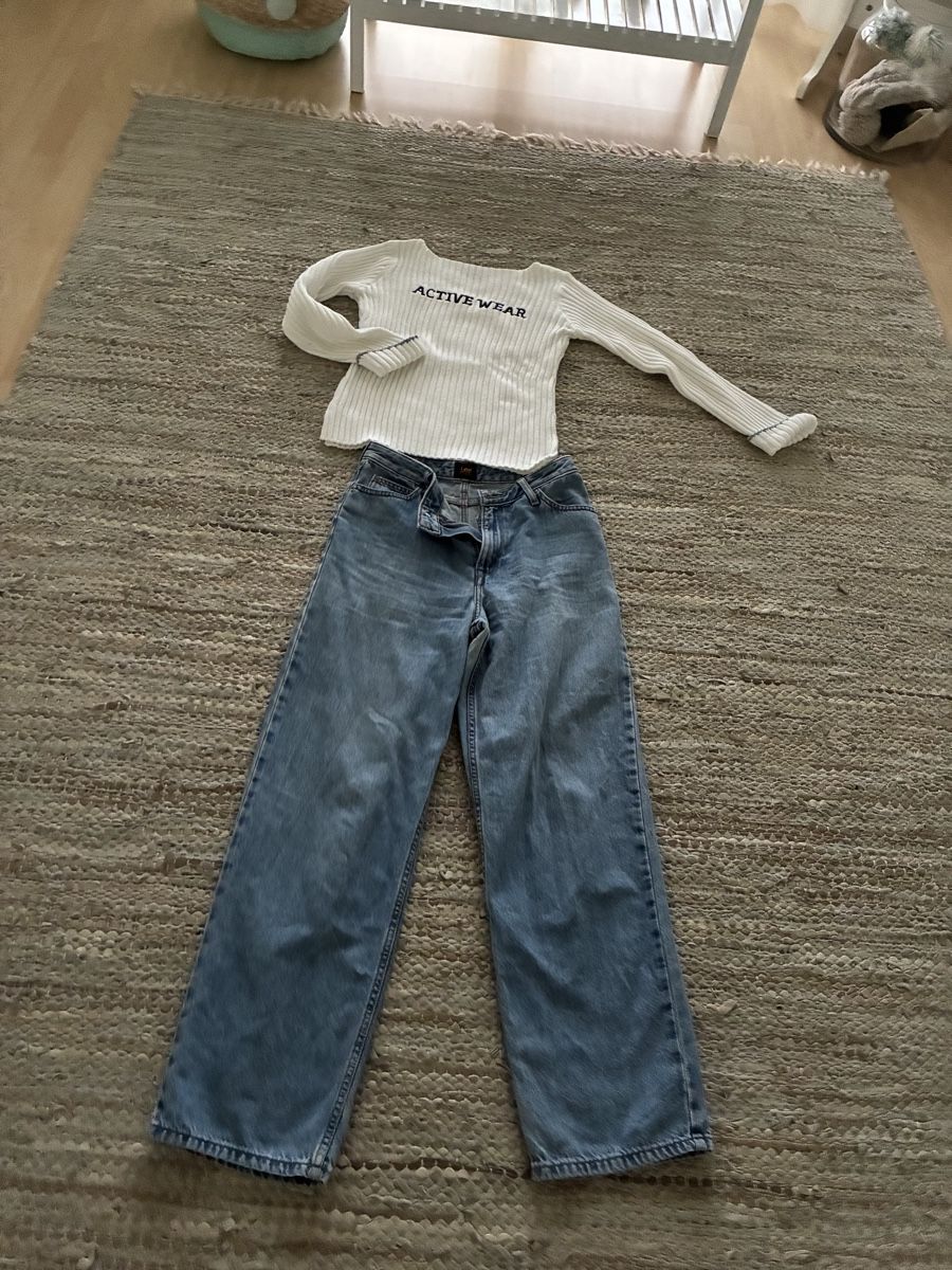 Lotti di vestiti: Lee Jeans blau und weisser Pullover. Gr. S – Usato da Dübendorf venduto da mar_s66c 8