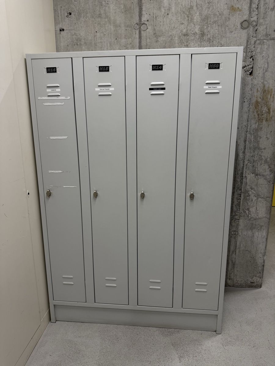 Garderobe: Metallspind 4 Fächer grau gebraucht – Gebraucht aus Worb von adi_01