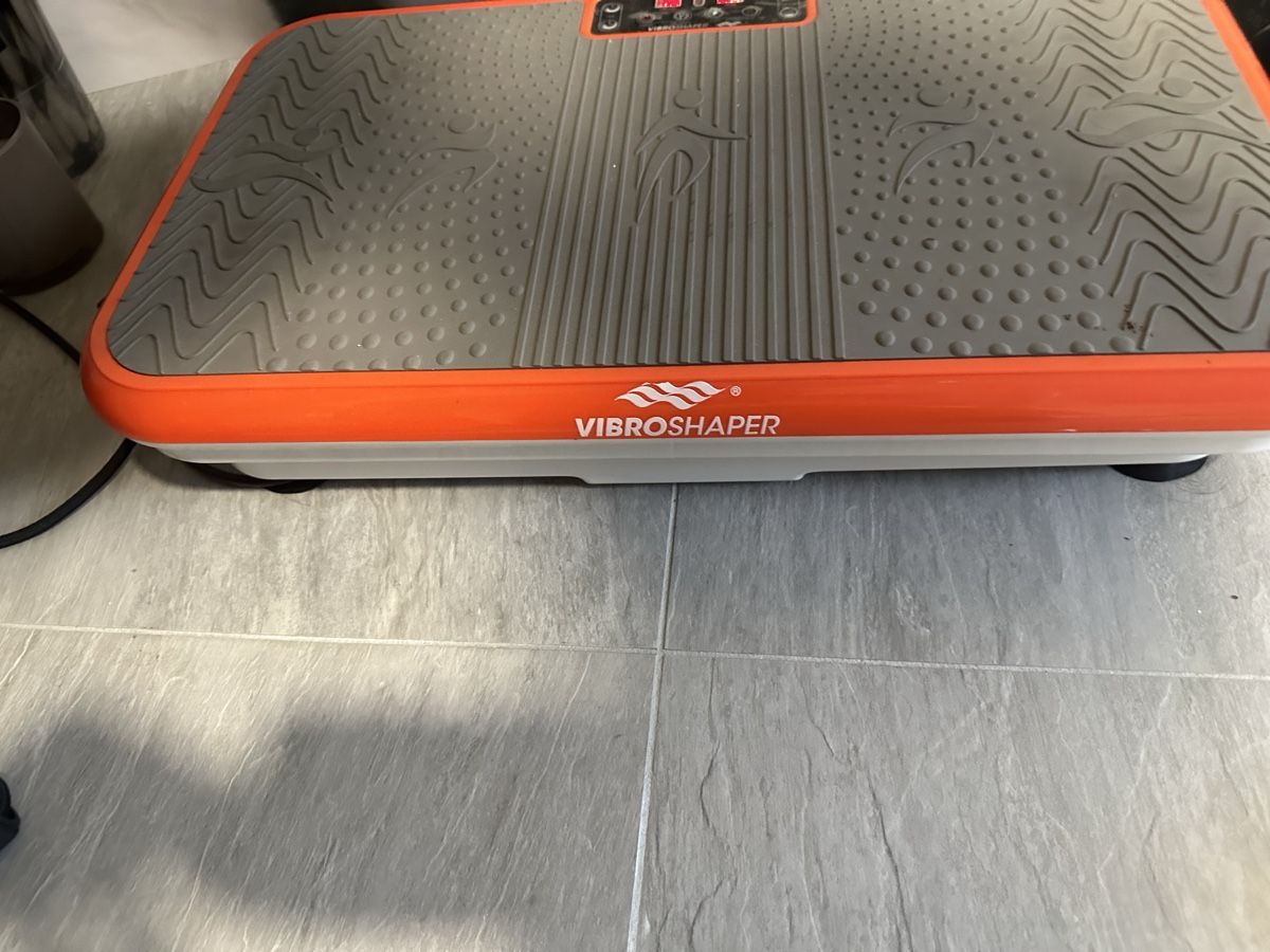 Vibroshaper Hometrainer: VibroShaper E380 Vibrationsplatte Trainingsgerät gebraucht – Gebraucht aus Opfikon von Myjet1 1