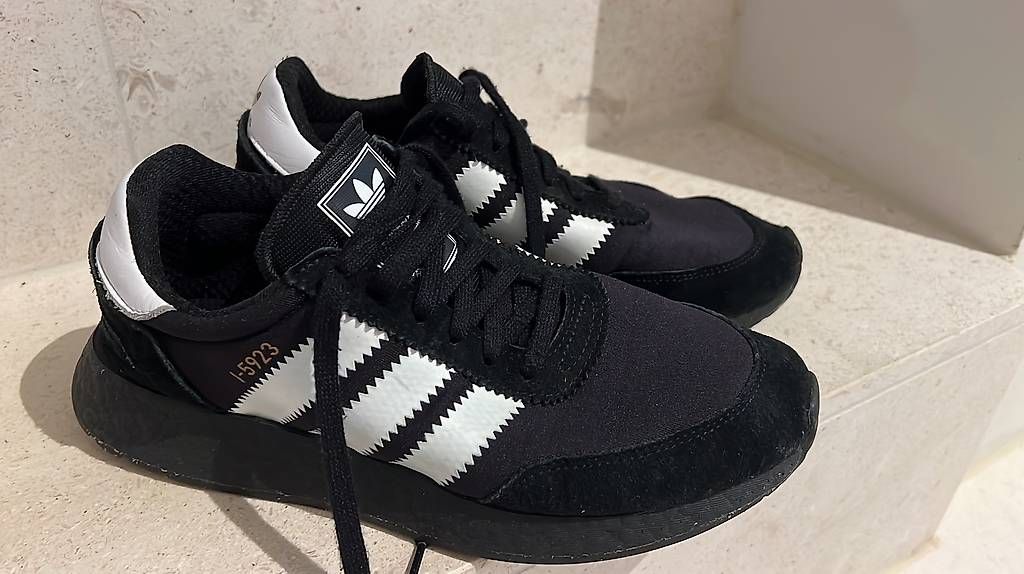Scarpe da uomo: Adidas Sneaker Schwarz Grösse 40 2/3 – Usato da Maur venduto da Franzifisch