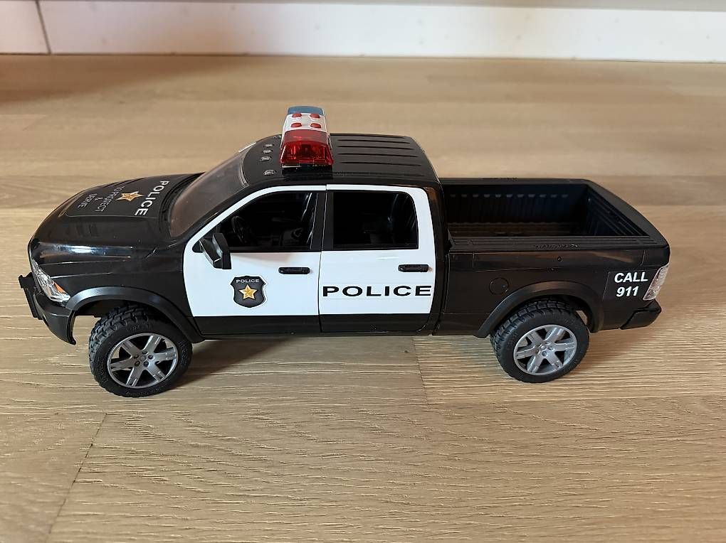 Giocattoli: Pickup police Bruder  – Usato da La Rippe venduto da jpu_z5ql