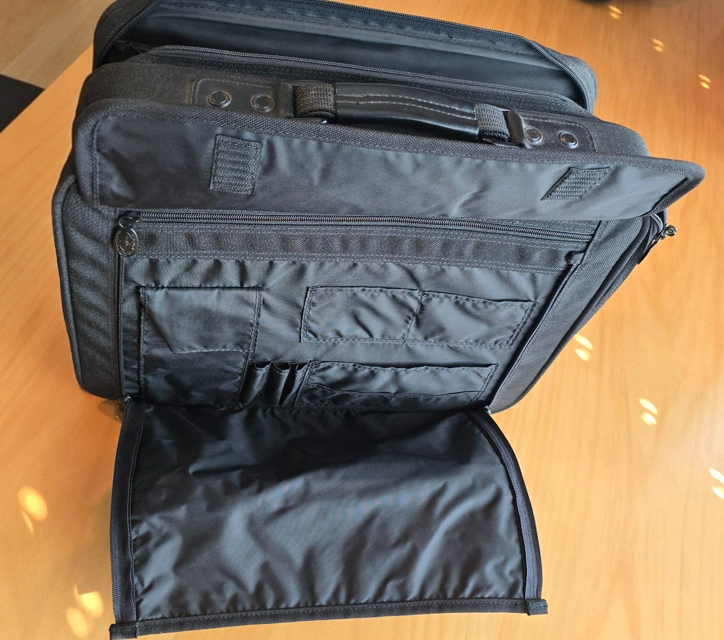 Taschen: Travelpro Bag für Laptop oder Kleider usw. – Gebraucht aus Winterthur von Knoepfel 3