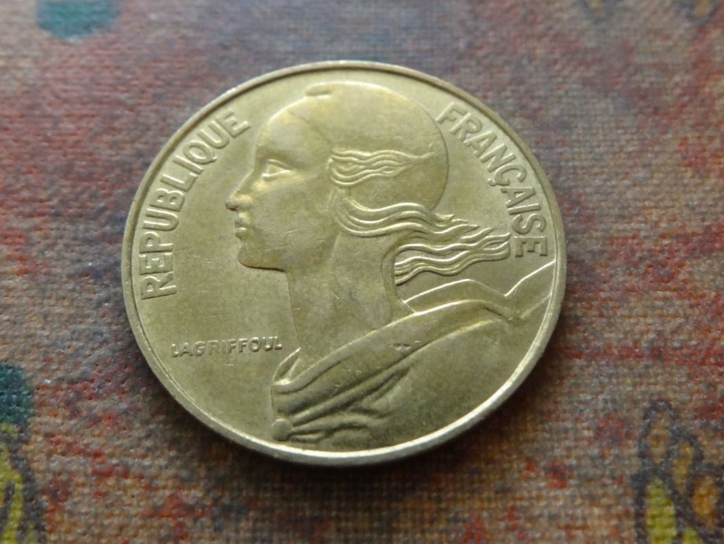 Tutti le monete: FRANCE  20 Centimes  1982 – Usato da Romanel-sur-Lausanne venduto da Swift13 1