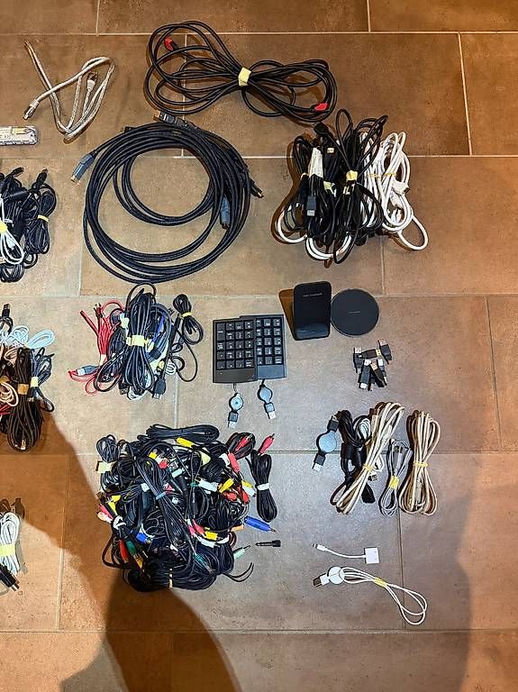 Câbles: Accessoires électronique – D'occasion à Le Peuchapatte par cle_j2hp 1