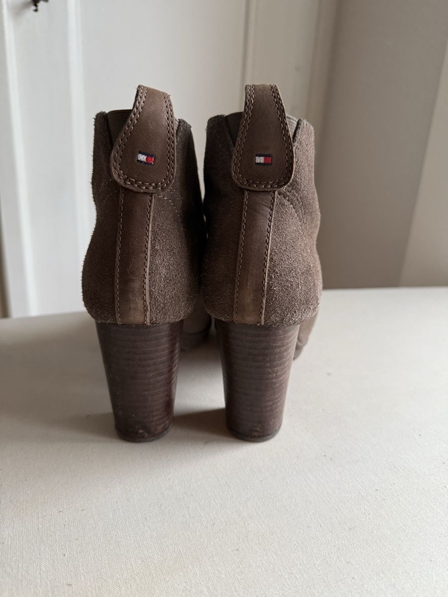 Tommy Hilfiger Scarpe da donna: Suede Ankle Boots - Tommy Hilfiger - Size 40 – Usato da Genève venduto da jul_5xsn 4