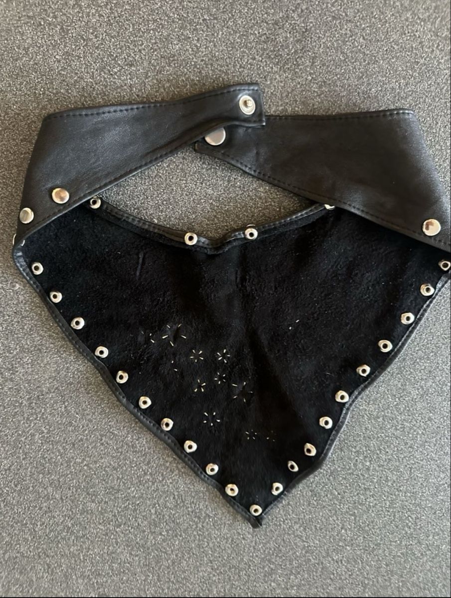 Costumi: Black Leather Collar Studded with Star🌟 – Usato da Vevey venduto da ledidream 1