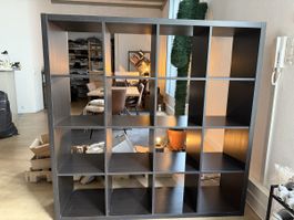 Schwarzes Kallax Regal von IKEA - 16 Fächer