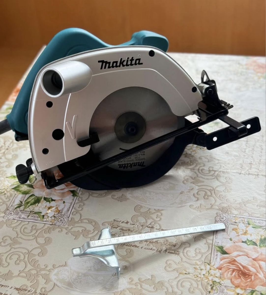 Makita Tutte le macchine: Makita 5604R – Nuovo e nell'imballaggio originale da Büsserach venduto da Brranko