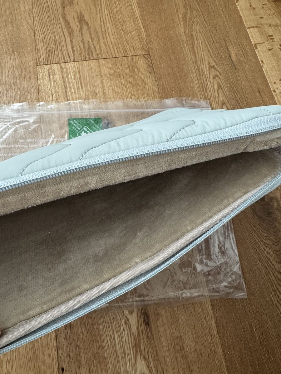 Covers & Taschen: Tomtoc Gesteppte Laptop Tasche Hülle – Neu und originalverpackt aus Interlaken von fbnscl 1