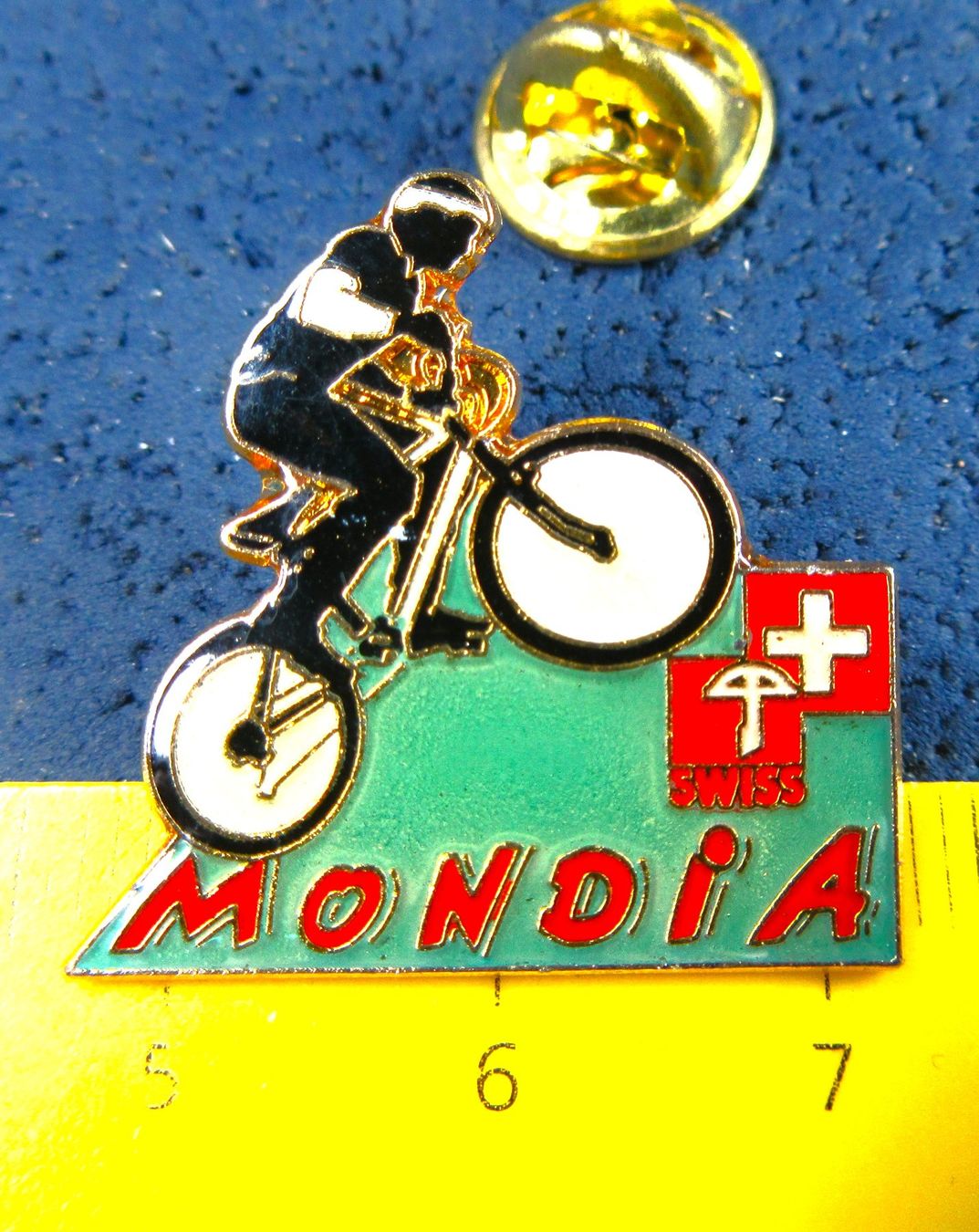 Swiss Placchette & Badge: MONDIA VELO RAD PIN – Usato da Ettingen venduto da Hausi4711