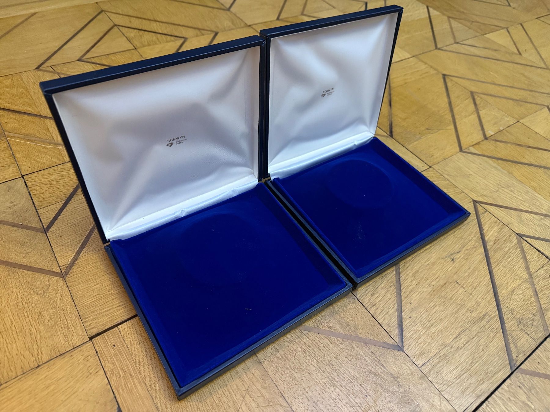 Tutte le decorazioni: 2 Schmuckschatullen blau gebraucht im Set – Nuovo (secondo la descrizione) da Aesch ZH venduto da Tomy007008 2