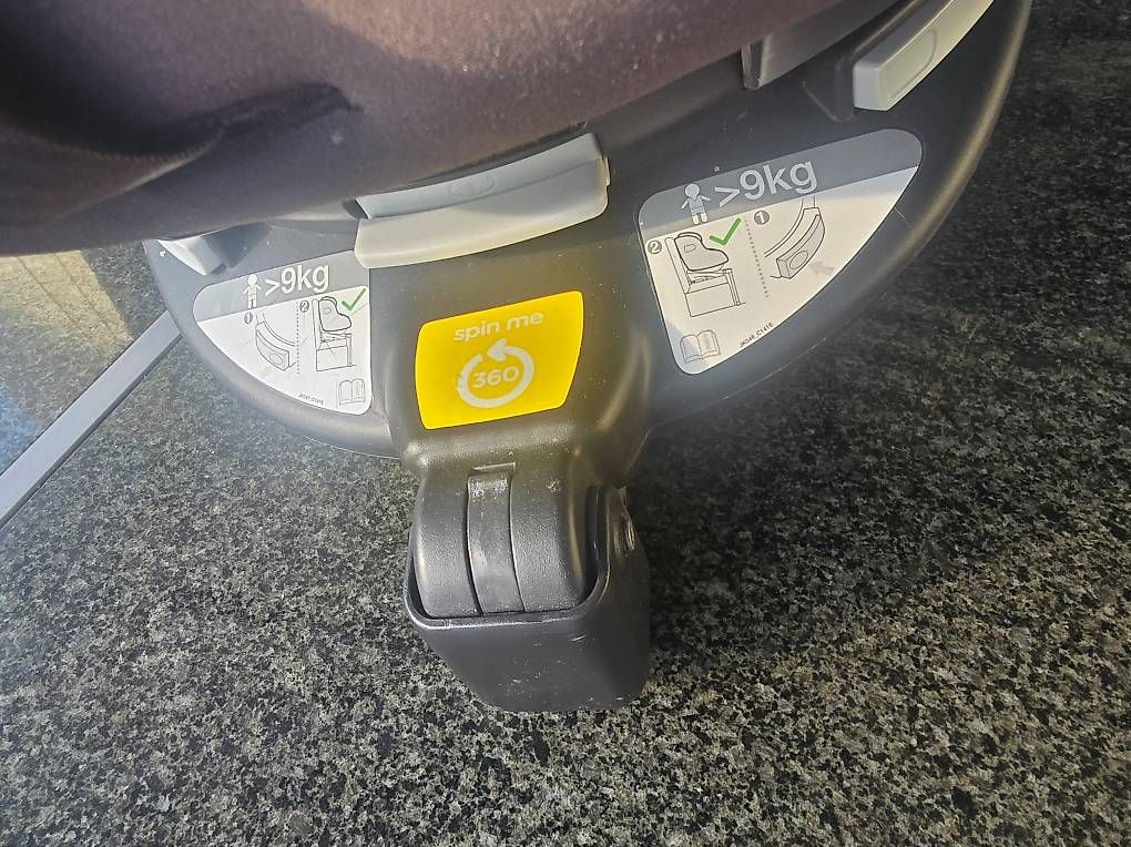 Sièges auto: Kindersitz Joie i Size 360 grau oder beige – D'occasion à Domat/Ems par del_glb5