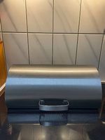 Brotkasten aus Metall inkl. Schneidebrett