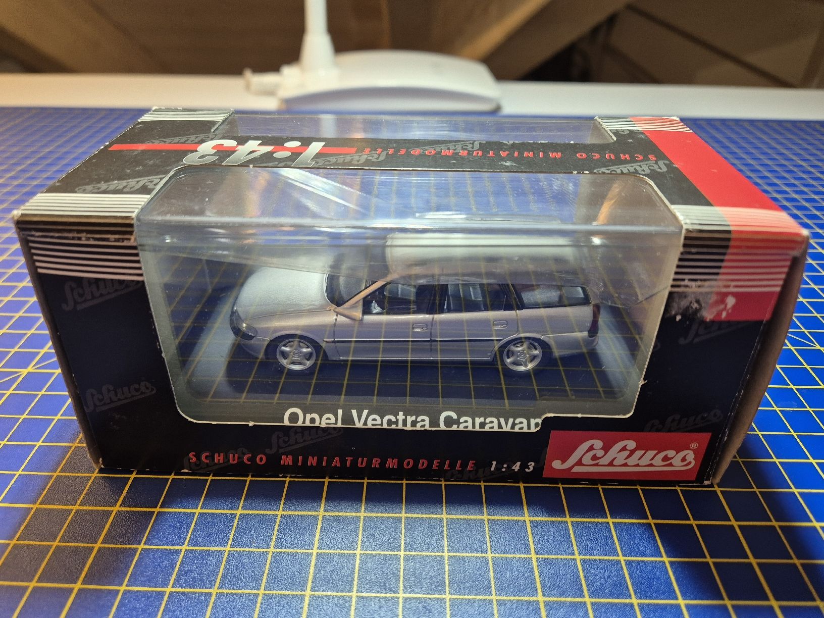 Schuco Voitures modèles: Opel Vectra B Caravan 1:43 – Neuf avec emballage d'origine à Lachen SZ par bow_wdl9