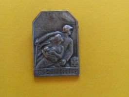 Médaille ancienne suisse en métal, Nous défendrons