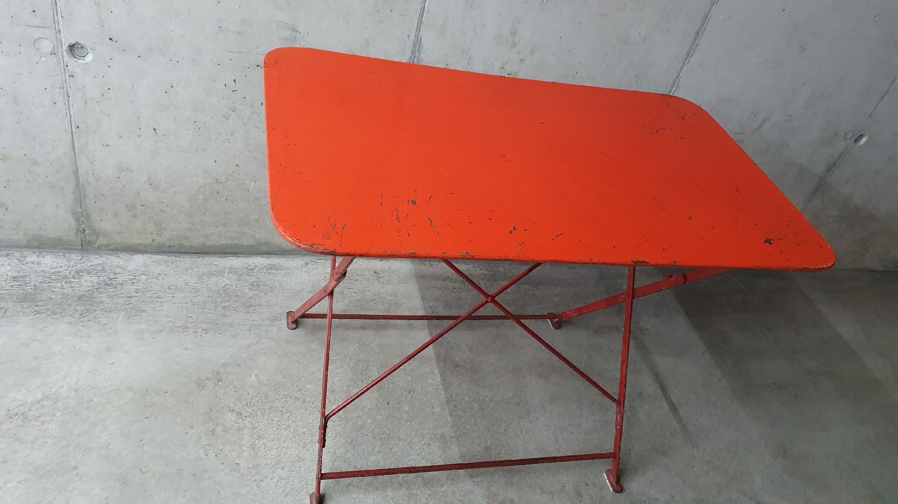 Tavoli: Metall- Klapptisch Vintage Rot – Usato da Lützelflüh-Goldb venduto da oliden71 1