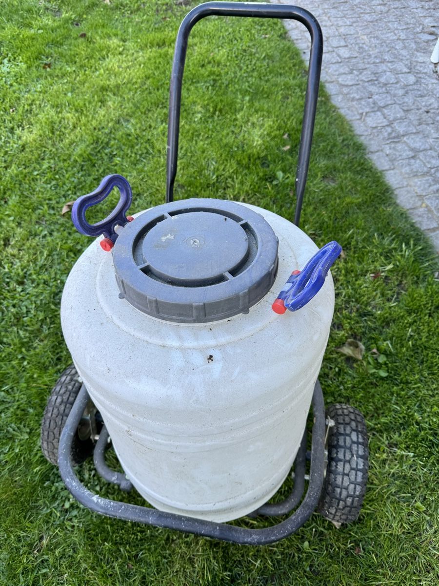 Zubehör: Handwagen mit Wasserfass 60l – Gebraucht aus Ellikon am Rhein von