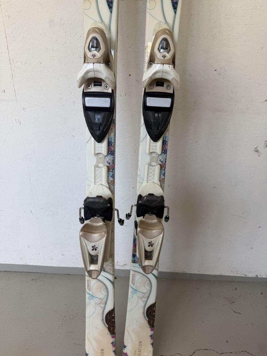 Dynastar Sci: Dynastar Exclusive Sensation 153 cm mit Bindung – Usato da Gurmels venduto da SwissShop21 2
