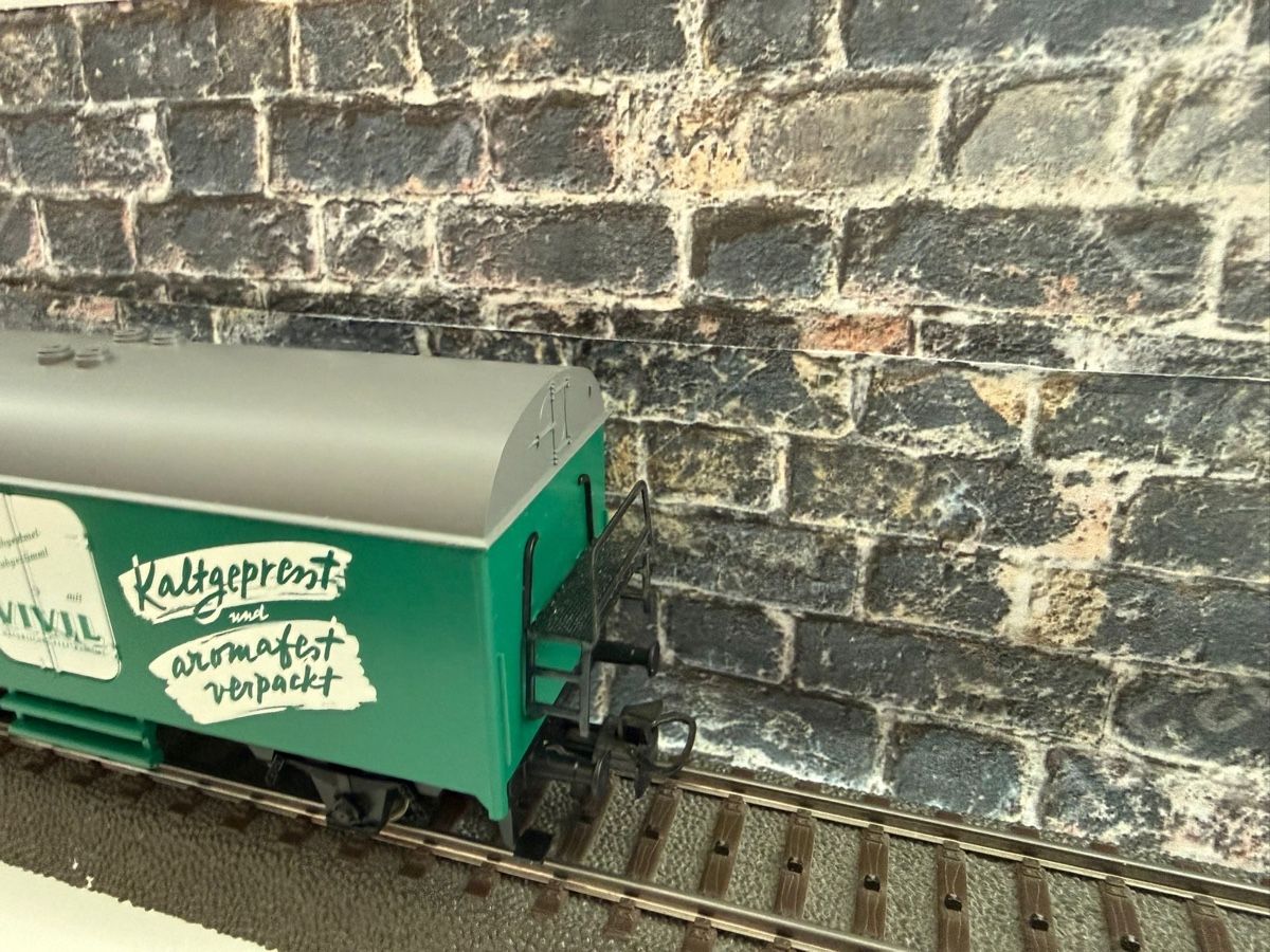 Märklin Modellini di ferrovie: Märklin H0 4425 Güterwagen Vivil – Usato da Altdorf UR venduto da modellbau-widmer 3