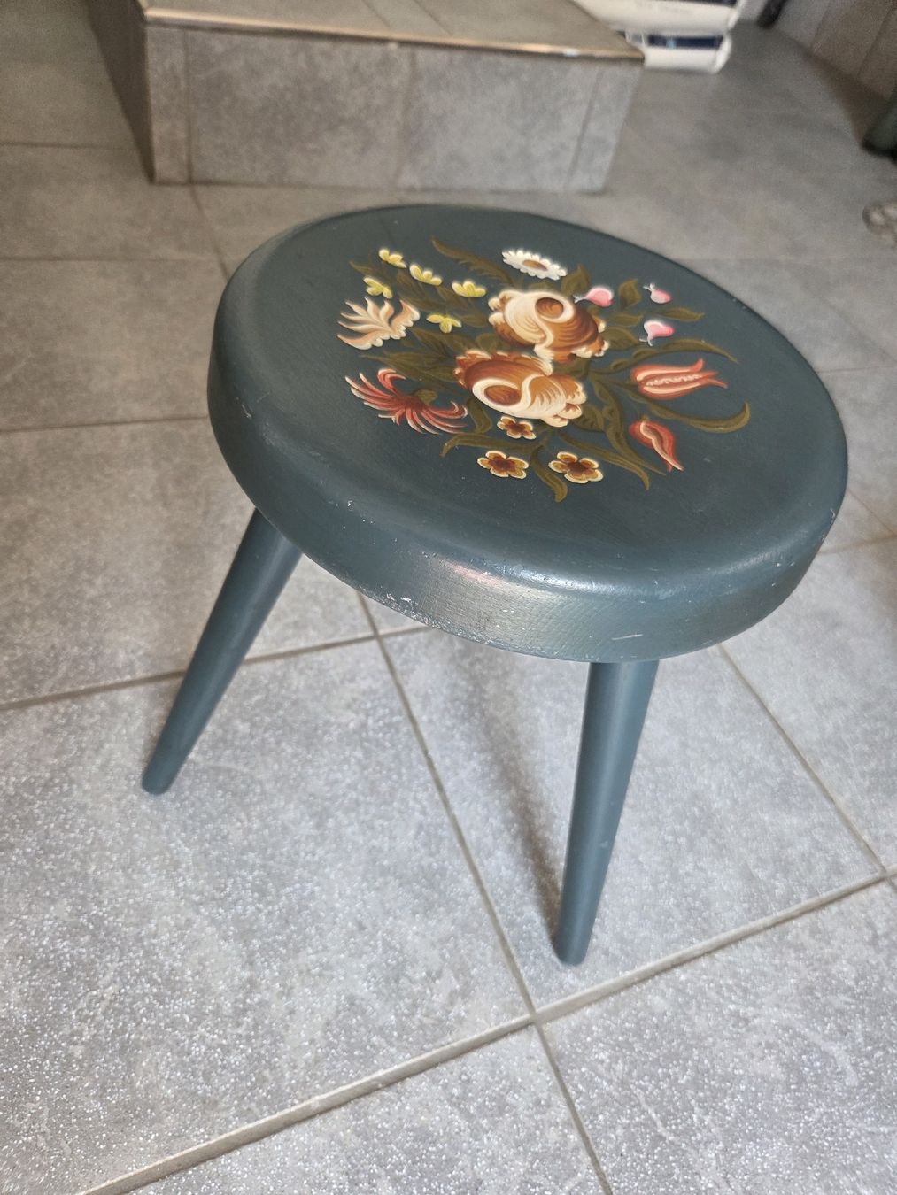 Sgabelli: Schemel (Hocker) handbemalt 3-beinig massiv – Usato da Winterthur venduto da cherzli02