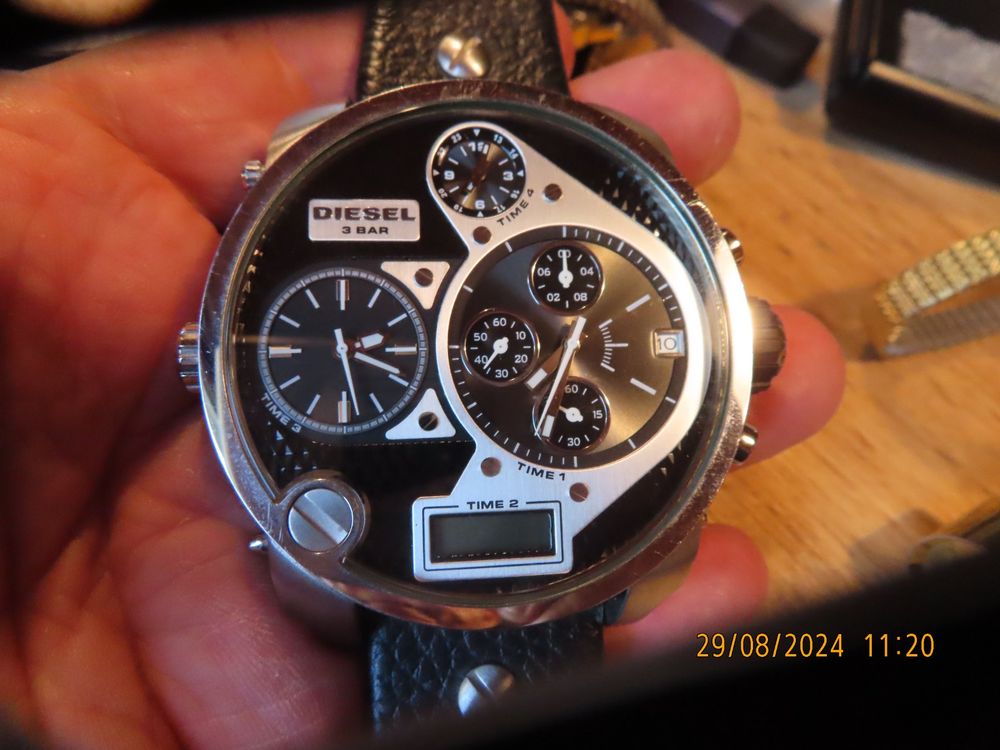 Diesel Uhr, nicht getragen, Batt. Wechseln, 57 mm, 14 mm dic 3