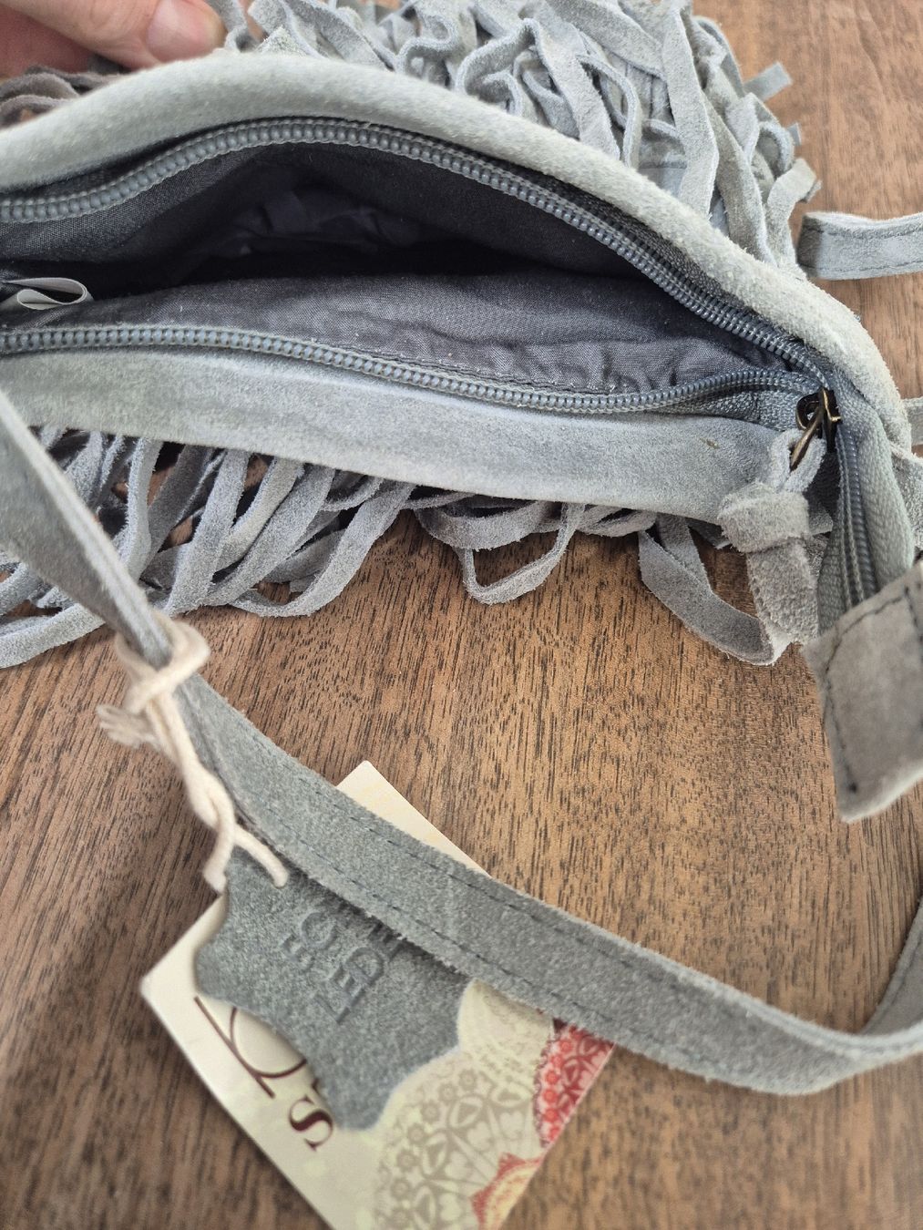 Taschen für Damen: Tasche mit Fransen bb style grau Wildleder neu – Neu und originalverpackt aus Steffisburg von Mallekobold 2
