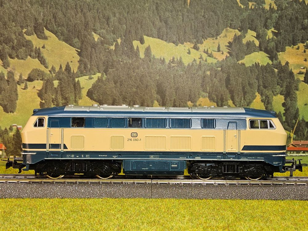 Locomotiva Diesel M&auml;rklin BR 216 &ndash; Scala H0, Con Decoder Mfx, 3 Luci, Per Modellisti Esperti