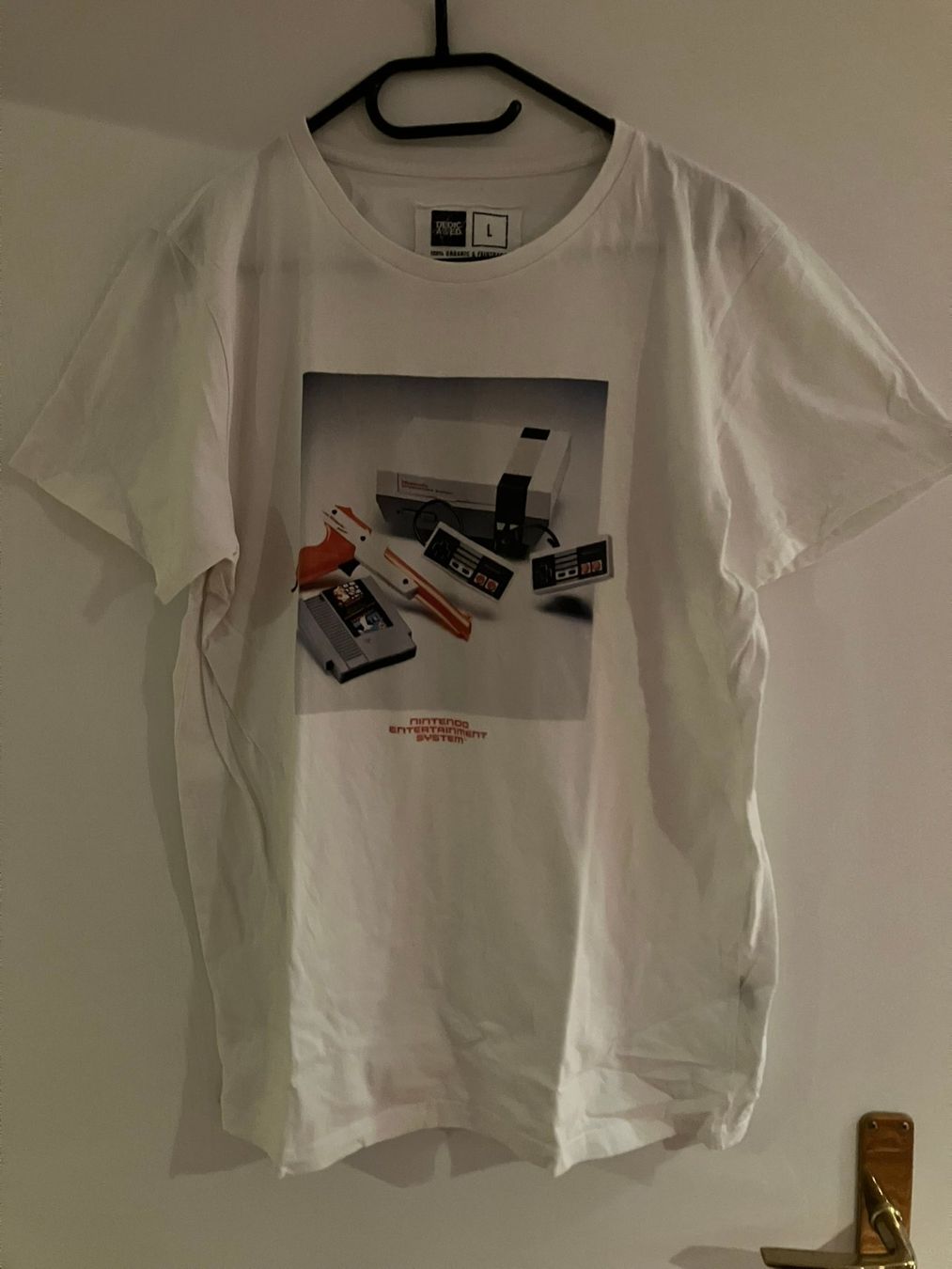 T-shirt: Nintendo NES T-Shirt – Usato da Winkel venduto da Studi66