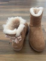 UGG Boot Dixi Flora, Swarovski Kristalle, neu und ungetragen