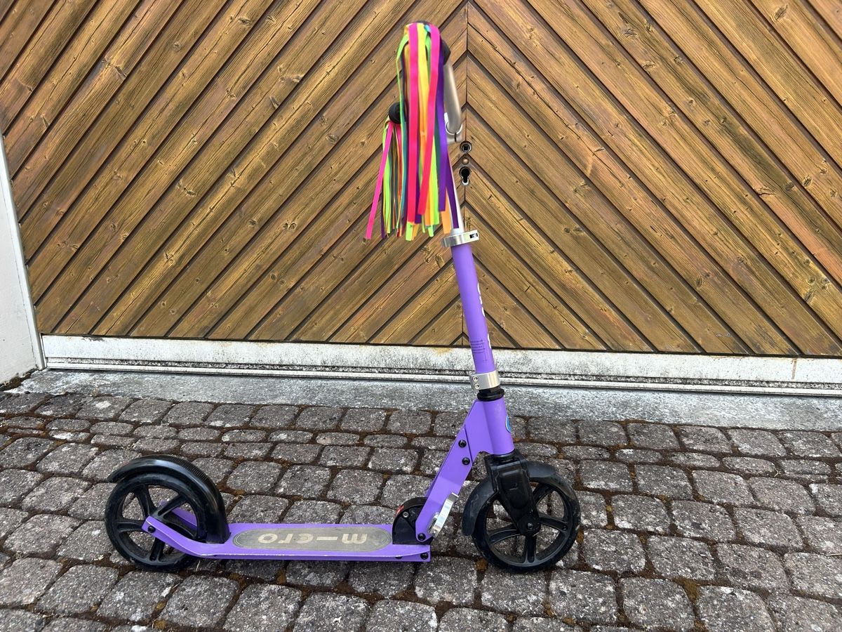 Micro Kickboard: Micro Scooter Violett mit Zötteli – Usato da Aegerten venduto da CeliKo 4