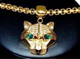 Halskette aus vergoldetem Stahl mit Swarovski-Steinen.